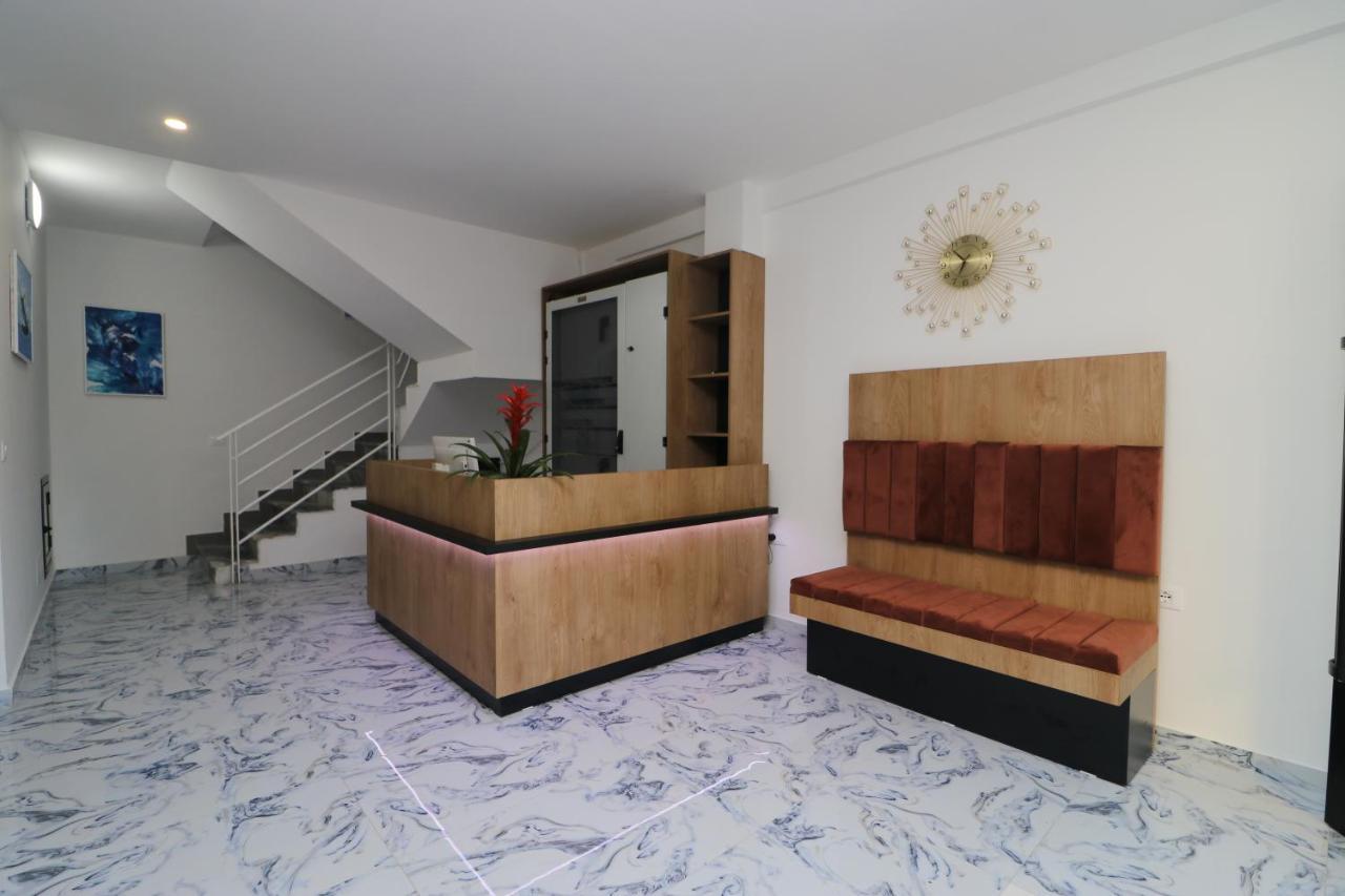 Heming-Way Hotel Durres Exterior photo