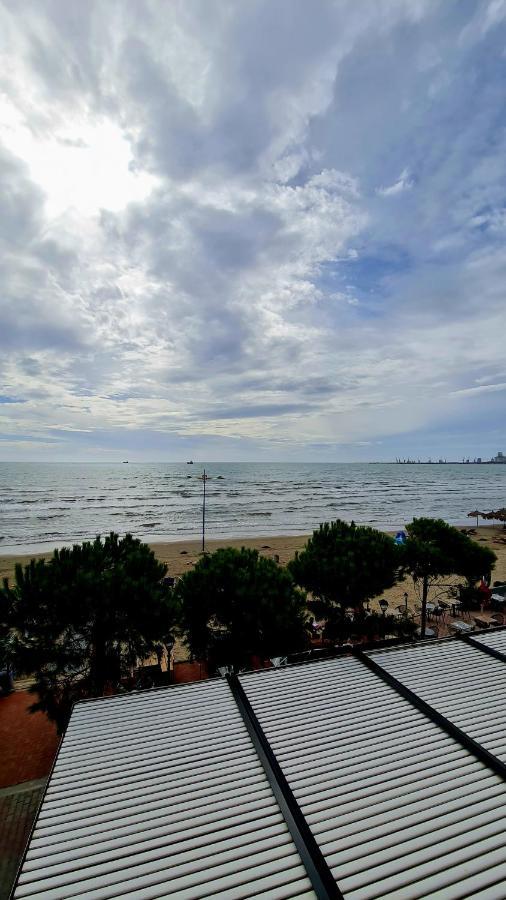 Heming-Way Hotel Durres Exterior photo